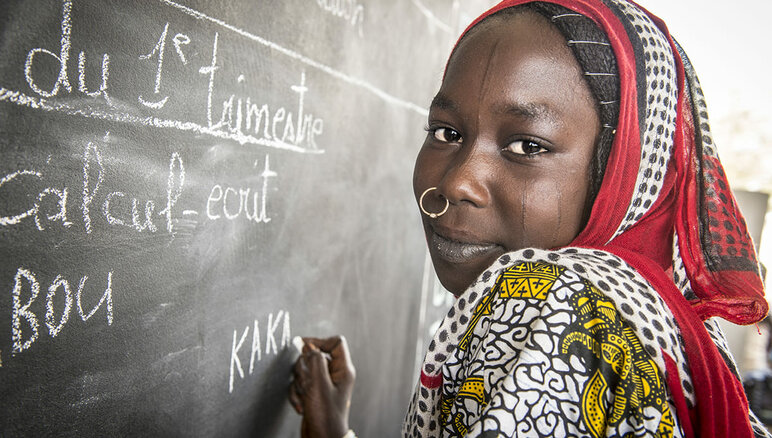 Kaka Marabou writing her name on the school blackboard in Yakoua, Lake Chad. Refugees, displaced people and other poor communities in the Lake Chad basin are dependent on humanitarian assistance for survival and access to basic education is also limited. WFP/Giulio d'Adamo